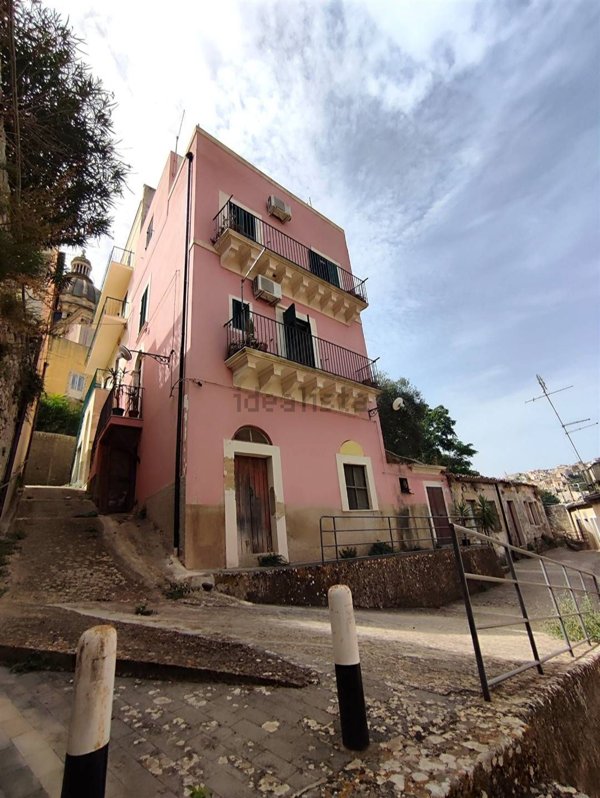 casa indipendente in vendita a Ragusa in zona Ibla