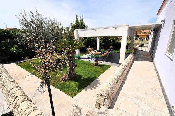 casa indipendente in vendita a Ragusa