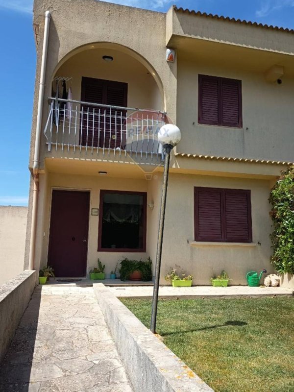 casa indipendente in vendita a Ragusa
