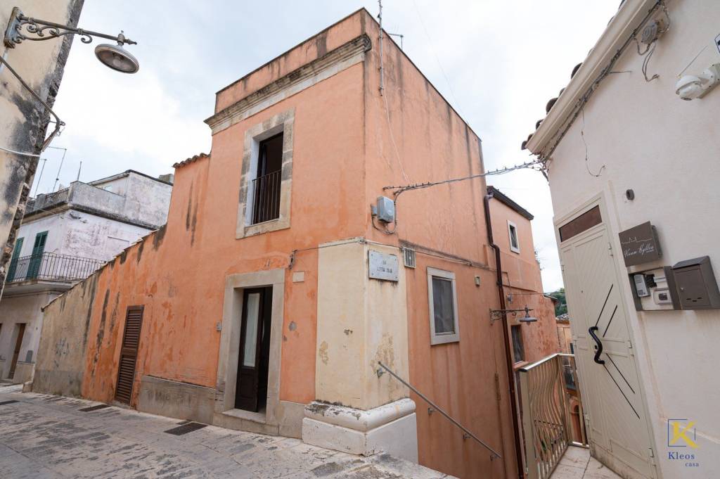 casa indipendente in vendita a Ragusa in zona Ibla