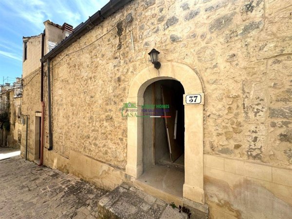 casa indipendente in vendita a Ragusa in zona Ibla