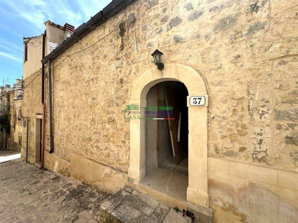 casa indipendente in vendita a Ragusa in zona Ibla