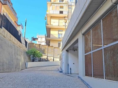 locale di sgombero in vendita a Ragusa