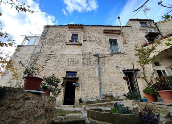casa indipendente in vendita a Ragusa in zona Ibla