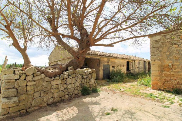 casa indipendente in vendita a Ragusa