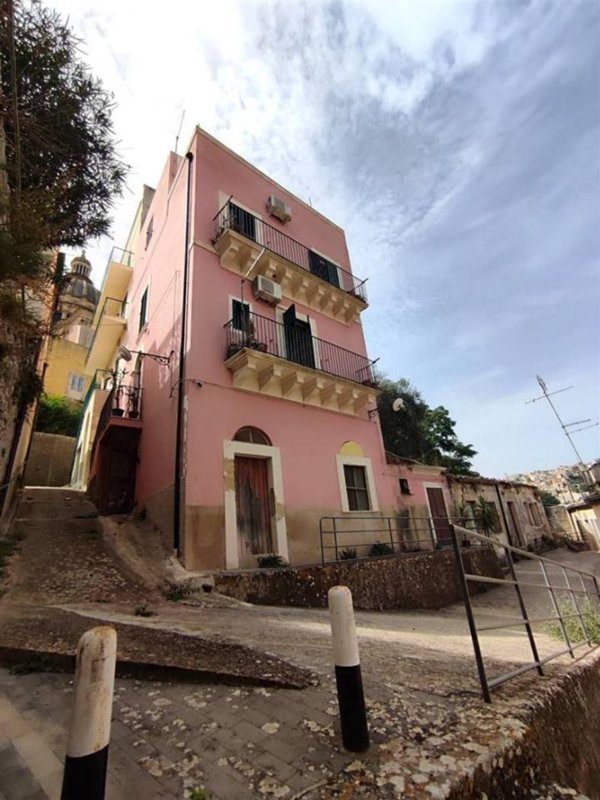 casa indipendente in vendita a Ragusa in zona Ibla
