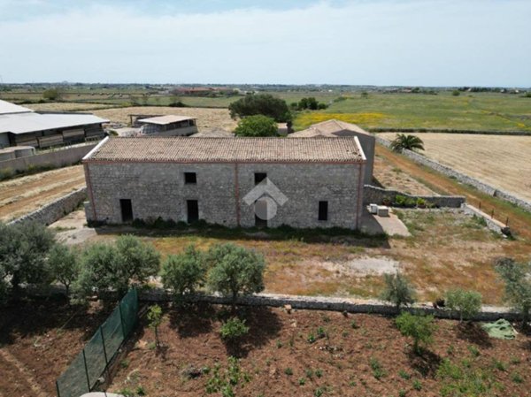 casa indipendente in vendita a Ragusa in zona Ragusa Centro