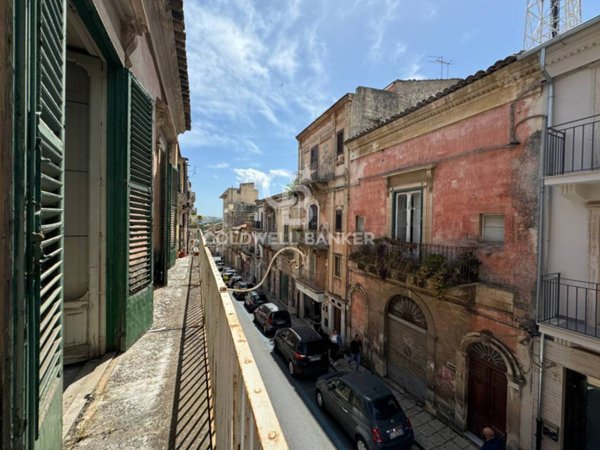 casa indipendente in vendita a Ragusa in zona Ragusa Centro