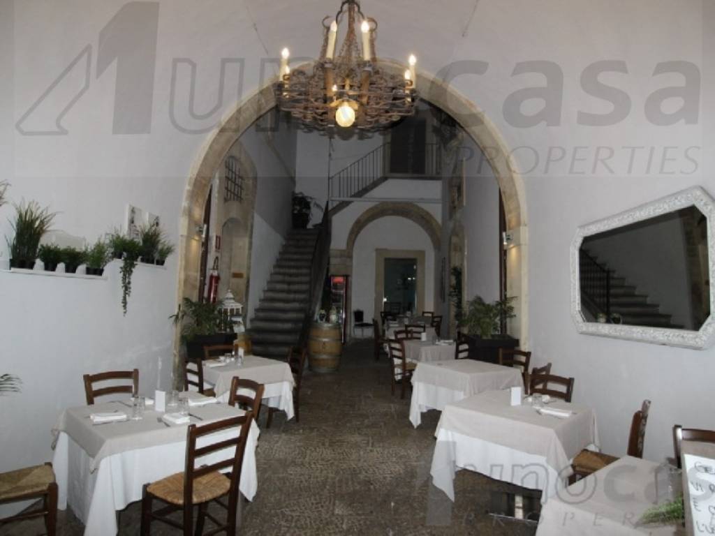intera palazzina in vendita a Ragusa in zona Ibla