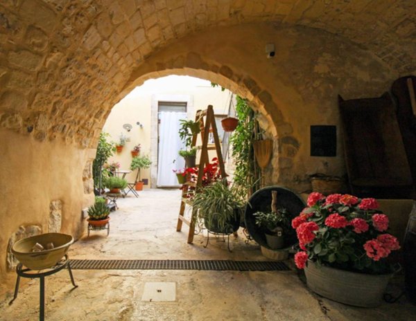 casa indipendente in vendita a Ragusa in zona Ibla
