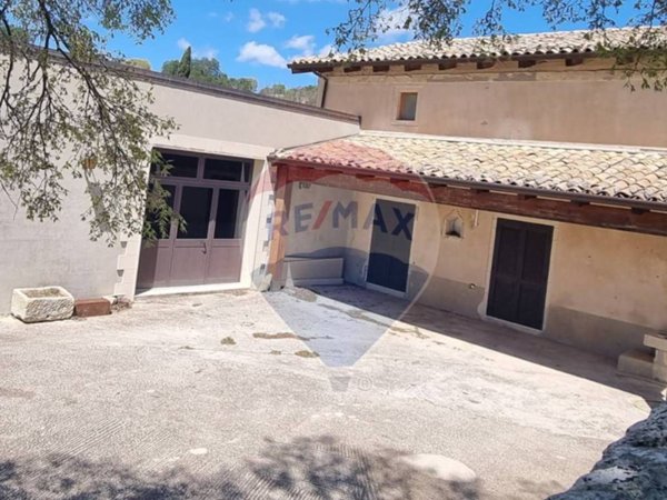 casa indipendente in vendita a Ragusa in zona San Giacomo / Bellocozzo
