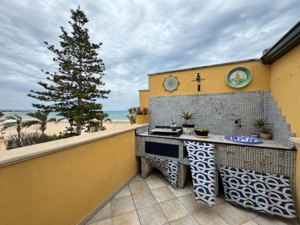 casa indipendente in vendita a Ragusa in zona Marina