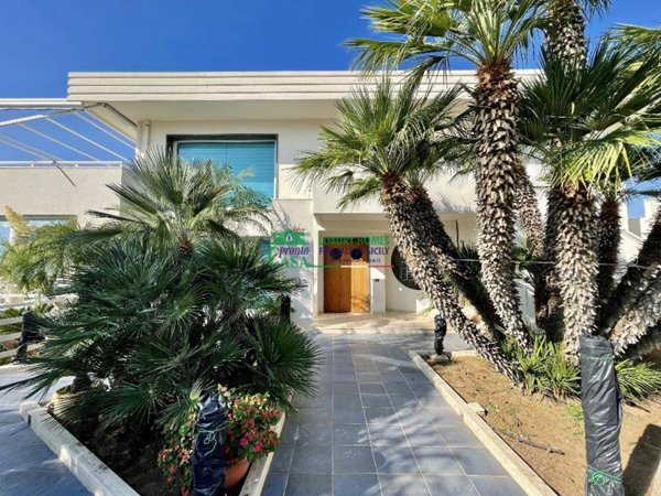 casa indipendente in vendita a Ragusa in zona Marina