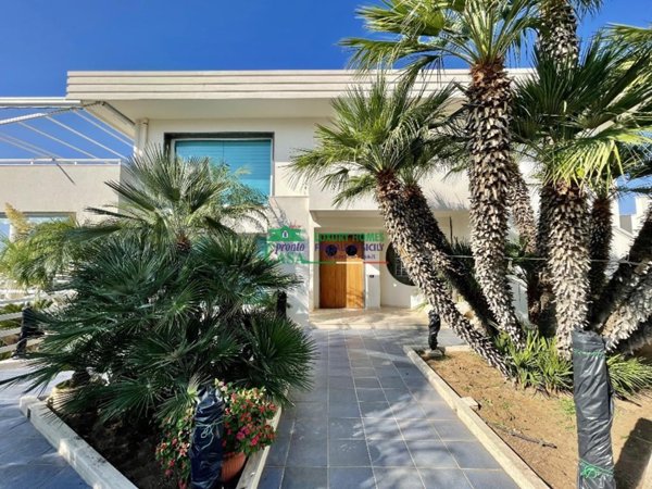casa indipendente in vendita a Ragusa in zona Marina