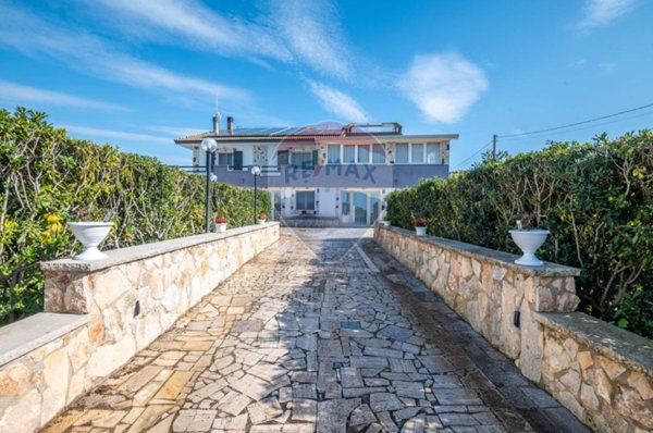 casa indipendente in vendita a Ragusa in zona Ibla