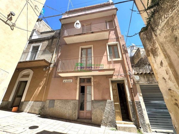 casa indipendente in vendita a Ragusa in zona Ragusa Centro