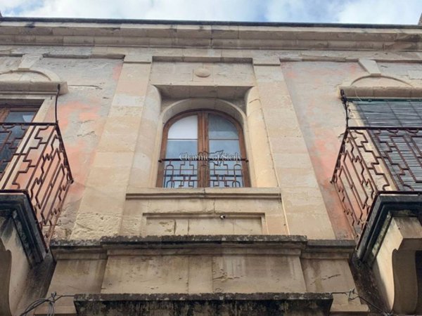 casa indipendente in vendita a Ragusa in zona Ragusa Centro