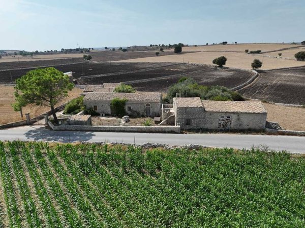 casa indipendente in vendita a Ragusa in zona San Giacomo / Bellocozzo
