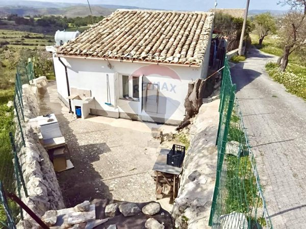 casa indipendente in vendita a Ragusa in zona San Giacomo / Bellocozzo