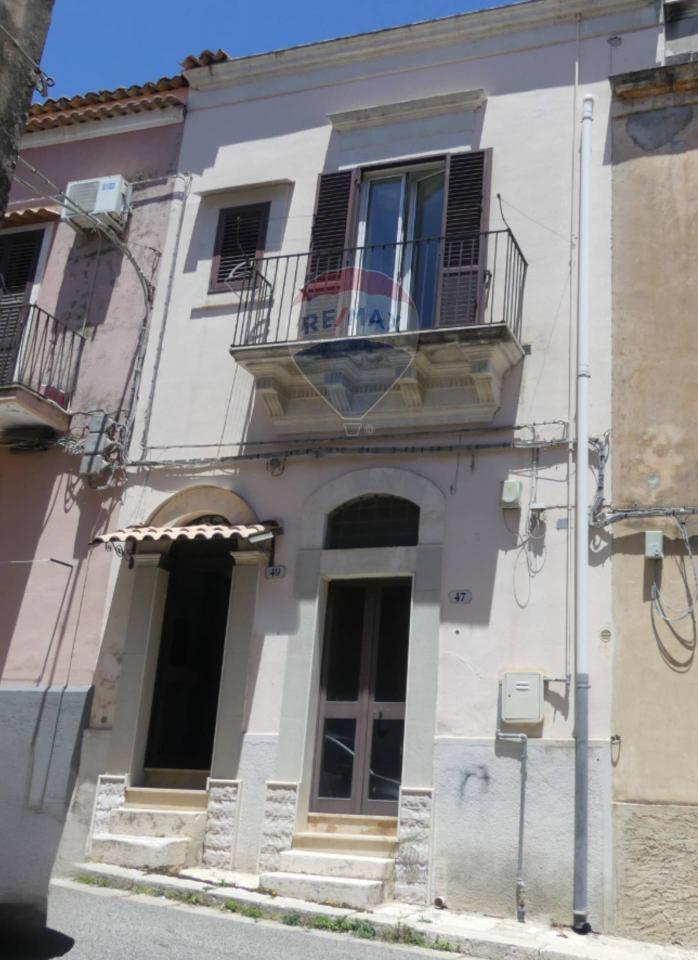 casa indipendente in vendita a Ragusa in zona Ibla