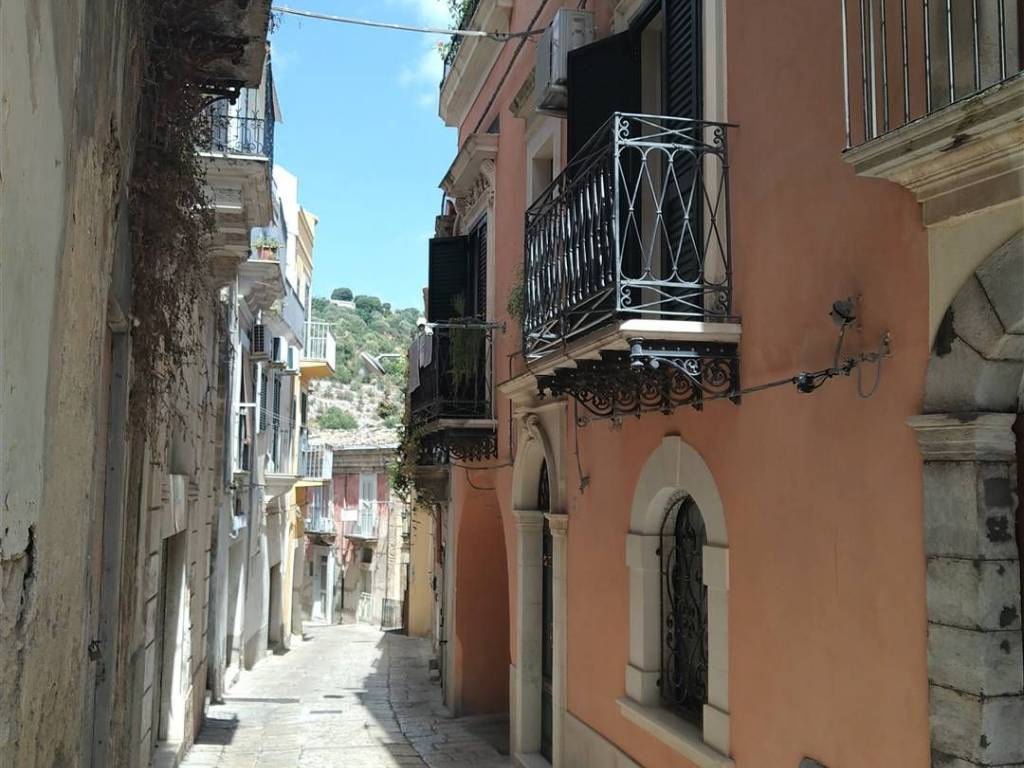 casa indipendente in vendita a Ragusa in zona Ibla