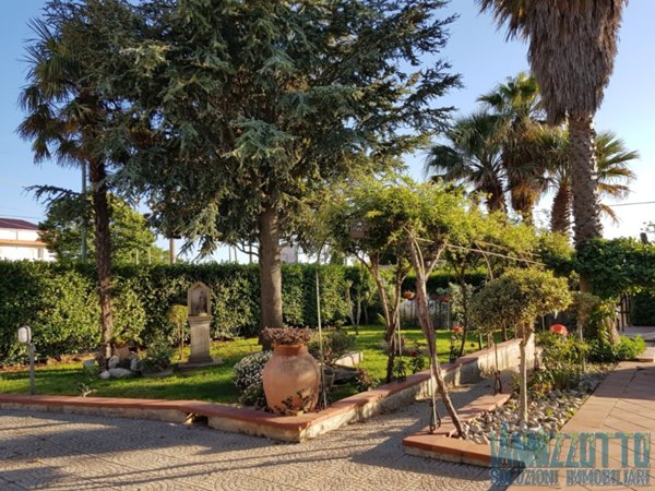 casa indipendente in vendita a Ragusa