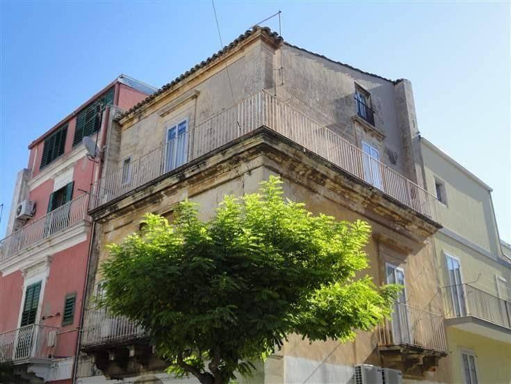 casa indipendente in vendita a Ragusa in zona Ibla