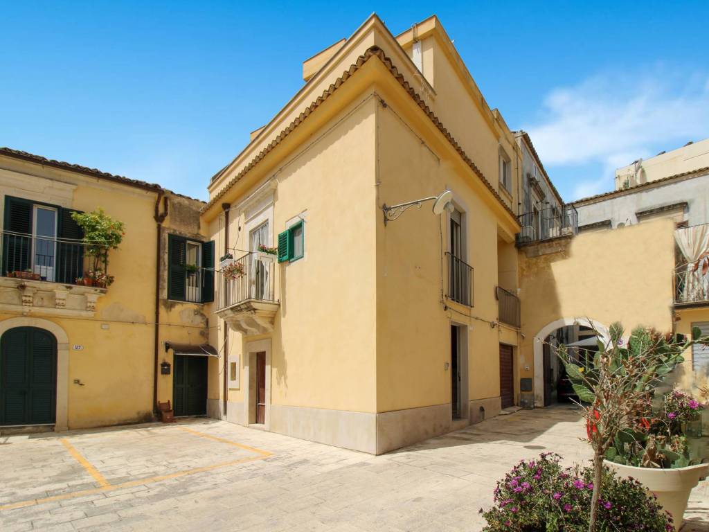 casa indipendente in vendita a Ragusa in zona Ibla