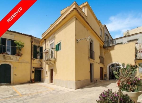 casa indipendente in vendita a Ragusa in zona Ibla