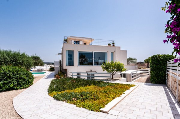 casa indipendente in vendita a Ragusa in zona Marina