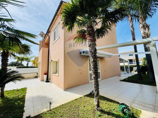 casa indipendente in vendita a Ragusa in zona Marina