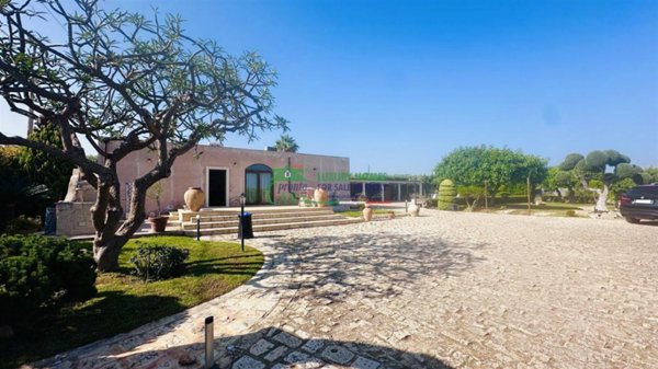 casa indipendente in vendita a Ragusa in zona Marina