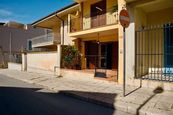 casa indipendente in vendita a Ragusa in zona Marina