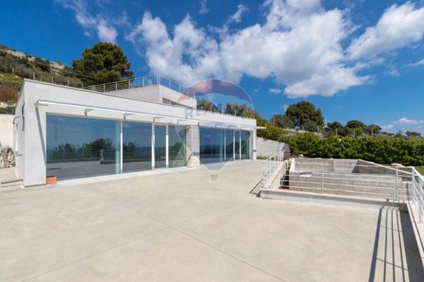 casa indipendente in vendita a Ragusa in zona Marina