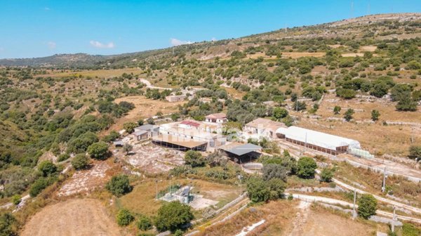 casa indipendente in vendita a Ragusa
