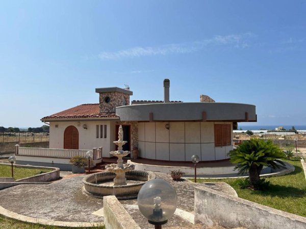 casa indipendente in vendita a Ragusa in zona Marina