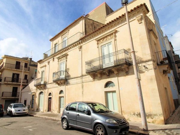 casa indipendente in vendita a Ragusa in zona Ibla