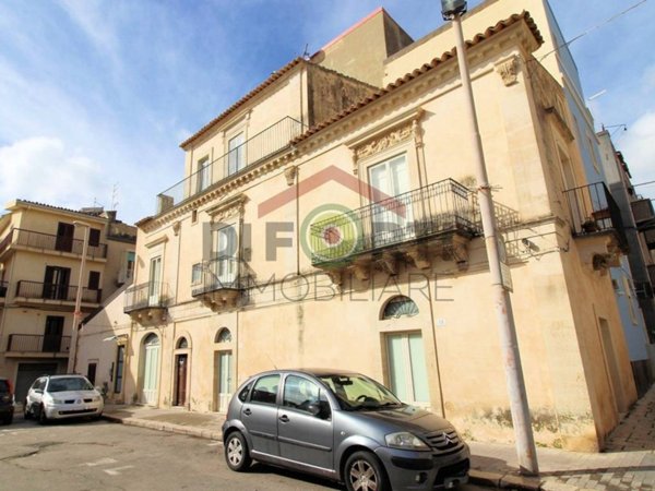 casa indipendente in vendita a Ragusa in zona Ibla