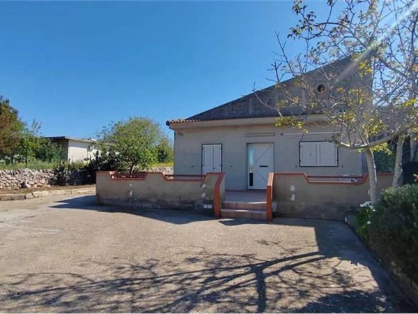 casa indipendente in vendita a Ragusa