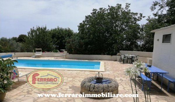 casa indipendente in vendita a Ragusa