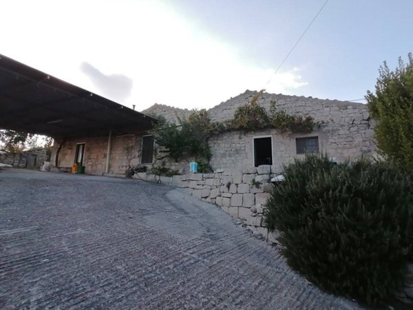 casa indipendente in vendita a Ragusa in zona San Giacomo / Bellocozzo