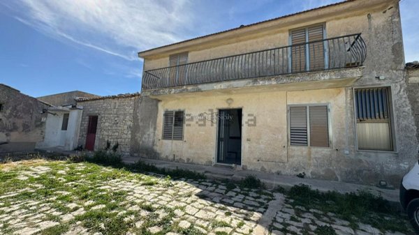 casa indipendente in vendita a Ragusa