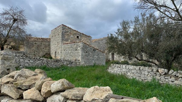 casa indipendente in vendita a Ragusa in zona Ibla