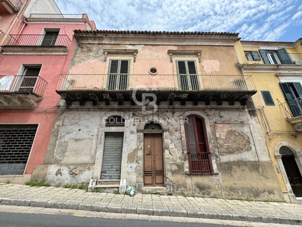 pentavano in vendita a Ragusa