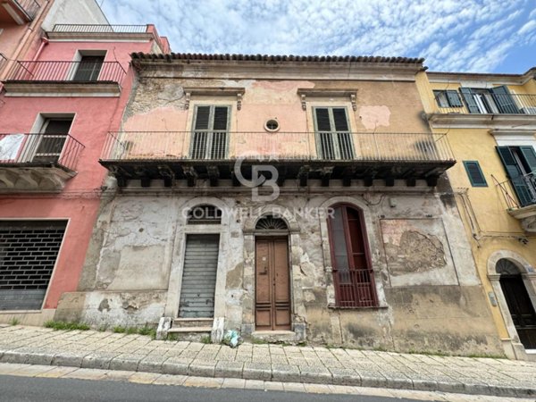 pentavano in vendita a Ragusa