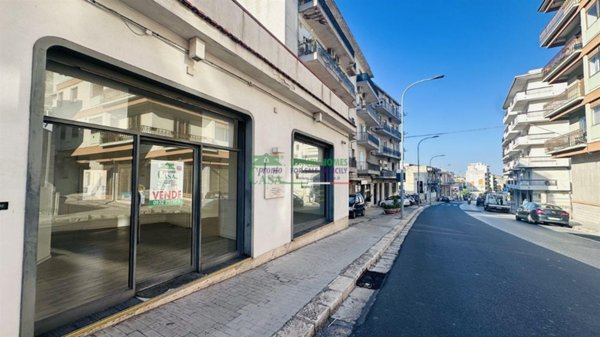 locale commerciale in vendita a Ragusa in zona Ragusa Centro