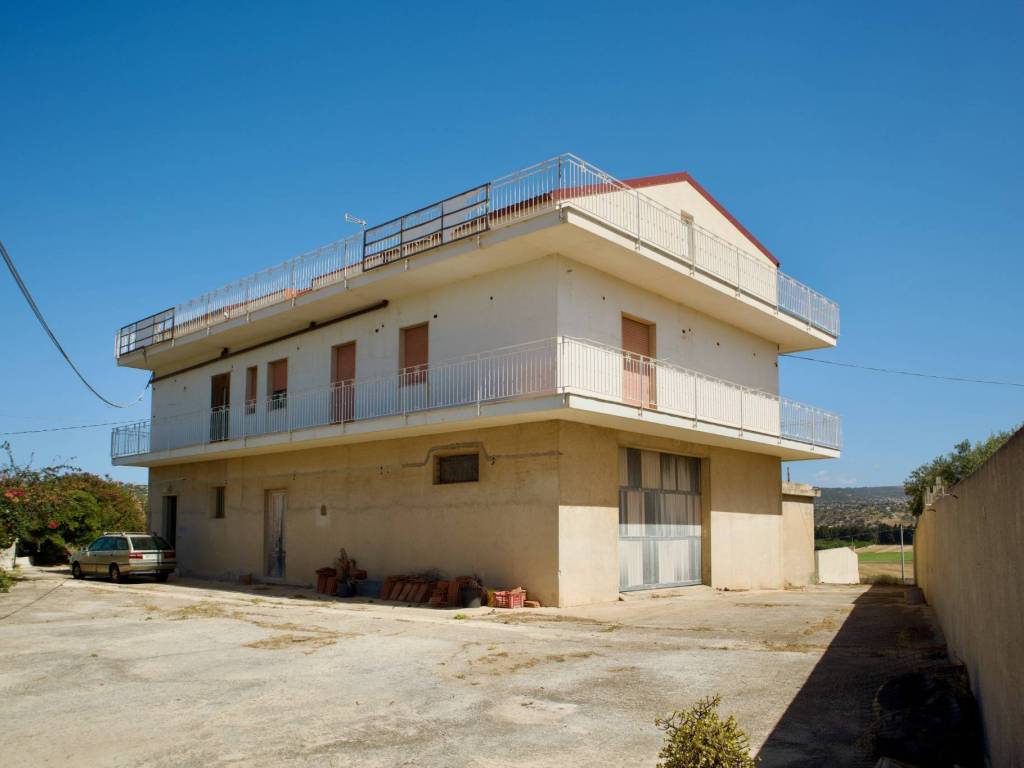 casa indipendente in vendita a Ragusa in zona Marina
