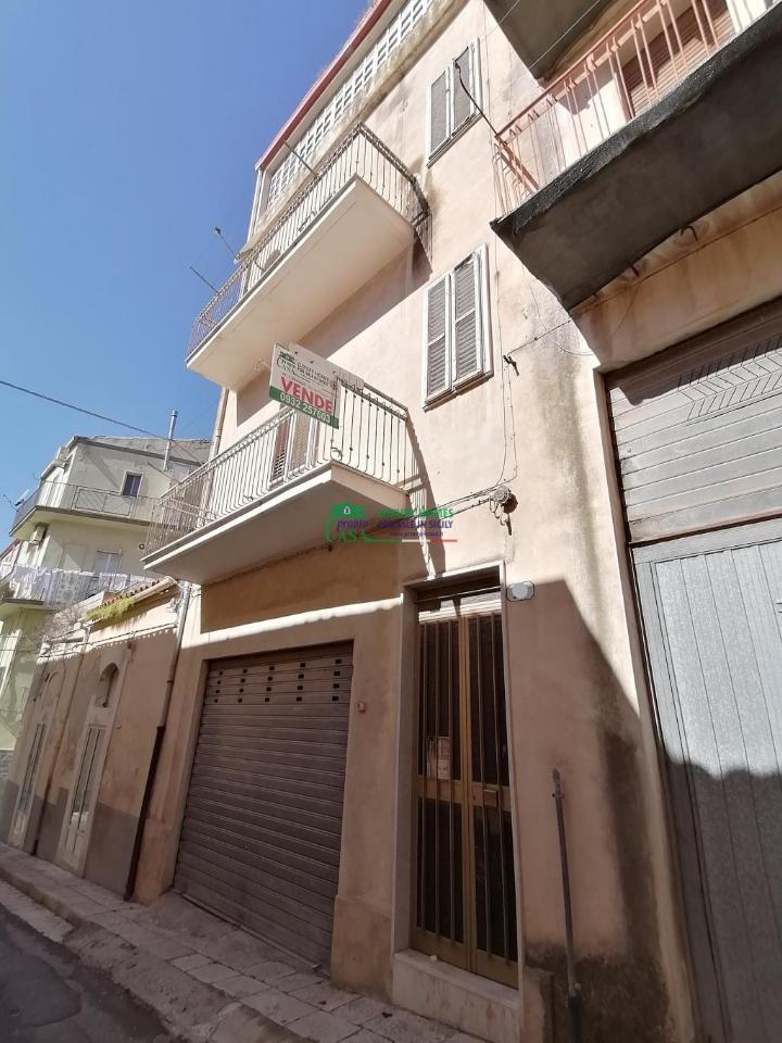 casa indipendente in vendita a Ragusa in zona Ibla