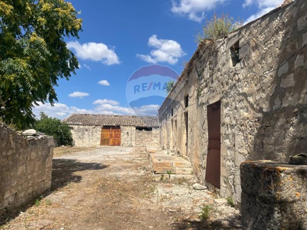 casa indipendente in vendita a Ragusa in zona San Giacomo / Bellocozzo