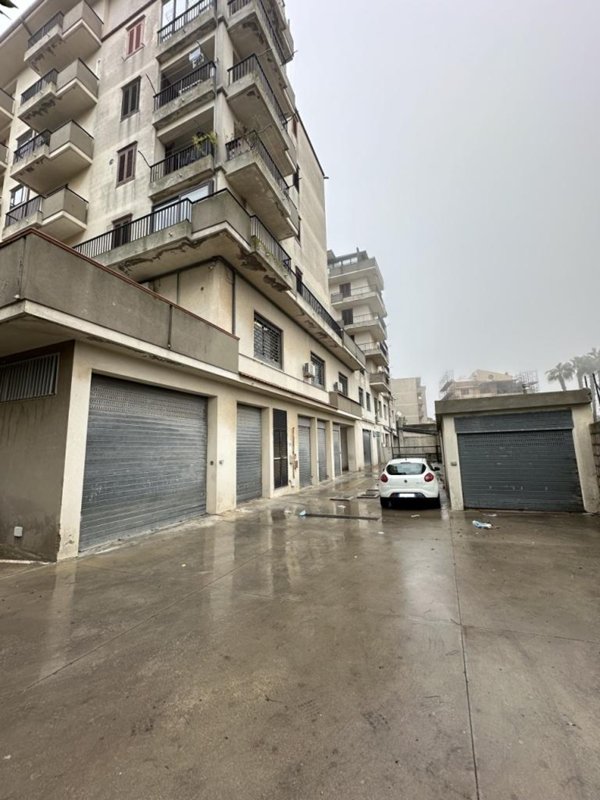 esavano in vendita a Ragusa